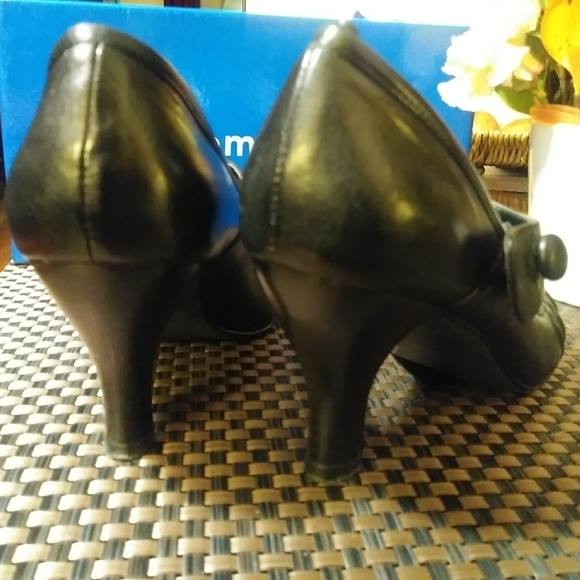 Pierre Michel heels size 6.5 B. - Picture 2 of 14